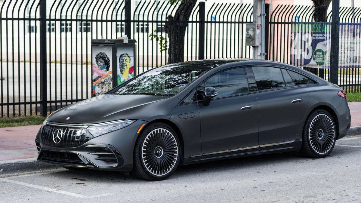 Německá limuzína, čínská technologie – závislost automobilek roste